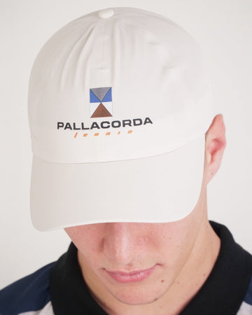 Gorra con logotipo